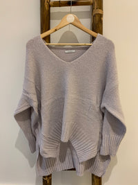 OVERSIZED V NECK KNIT