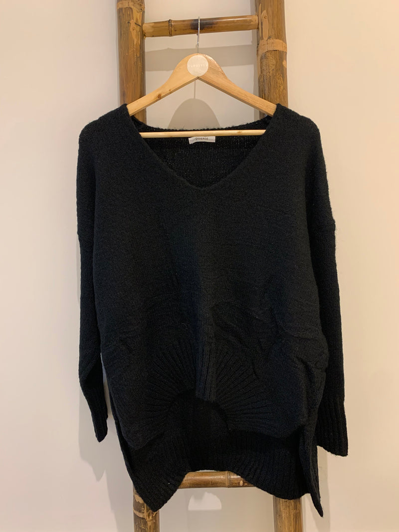 OVERSIZED V NECK KNIT