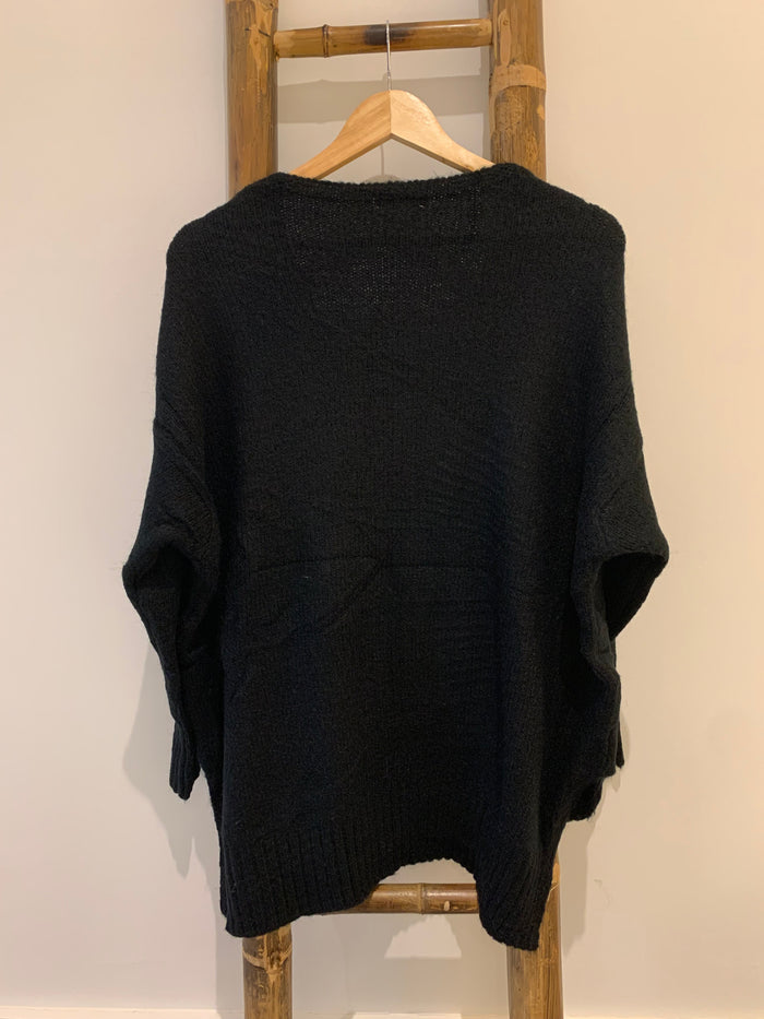 OVERSIZED V NECK KNIT