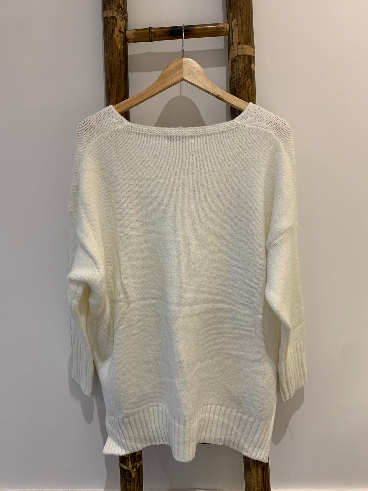 OVERSIZED V NECK KNIT