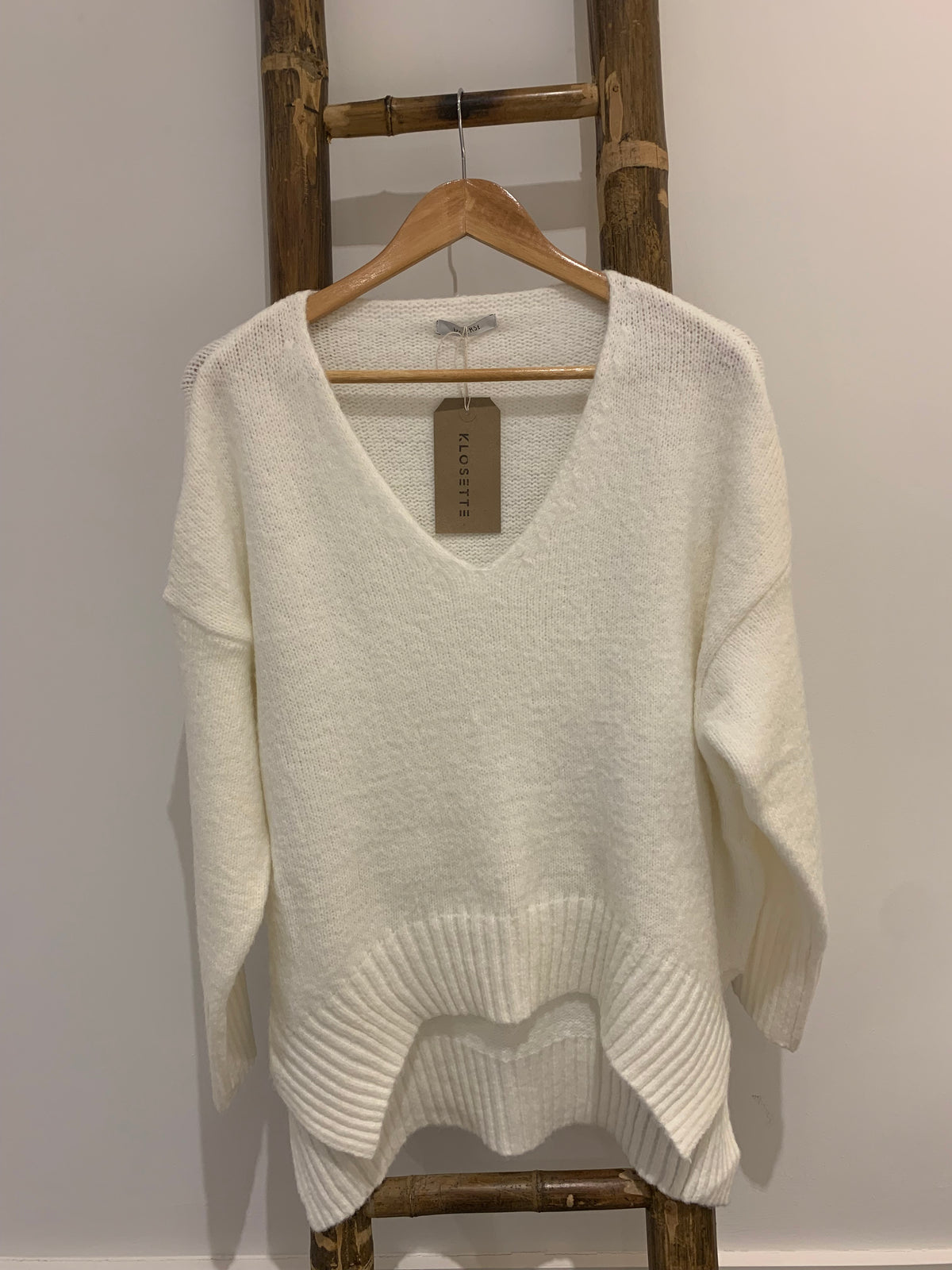 OVERSIZED V NECK KNIT