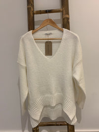 OVERSIZED V NECK KNIT