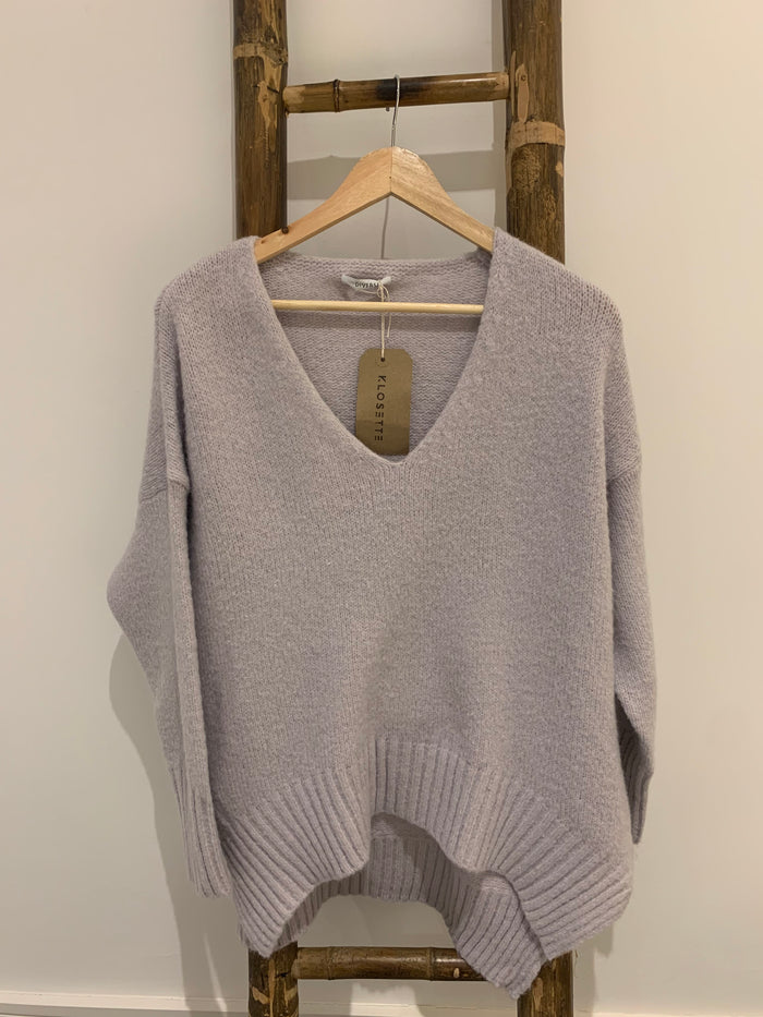 OVERSIZED V NECK KNIT