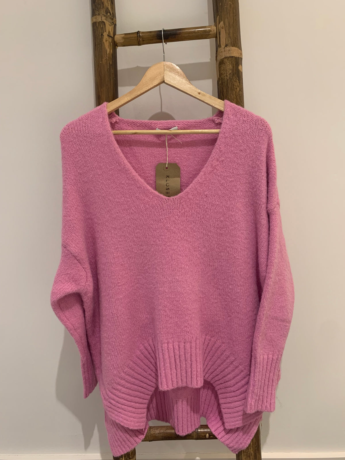 OVERSIZED V NECK KNIT