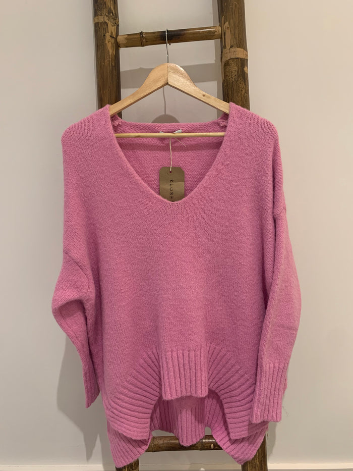 OVERSIZED V NECK KNIT