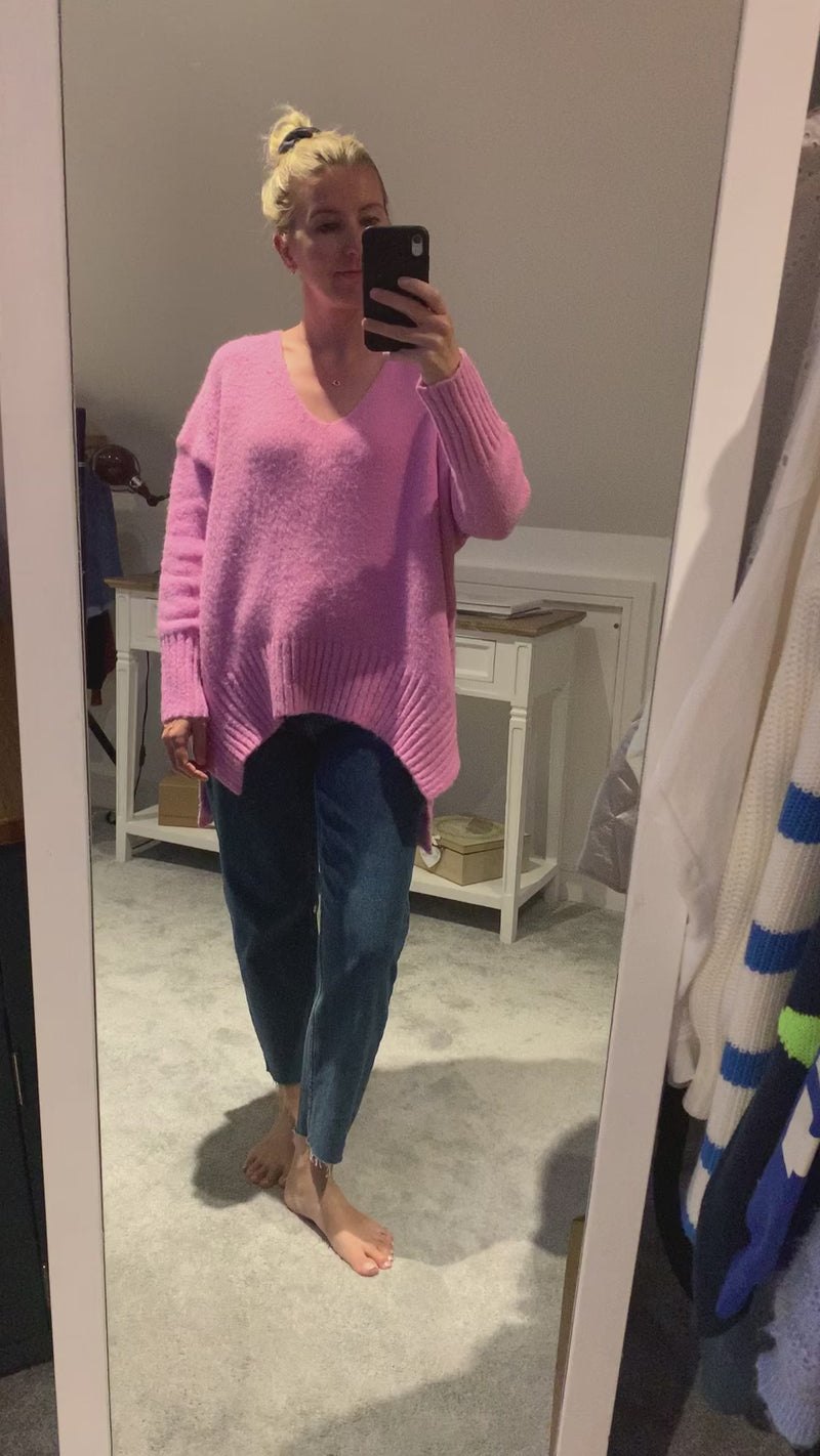 OVERSIZED V NECK KNIT